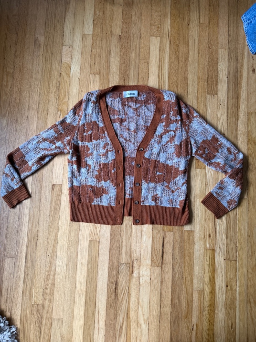 A Détacher Cardigan with shoulder “pads”